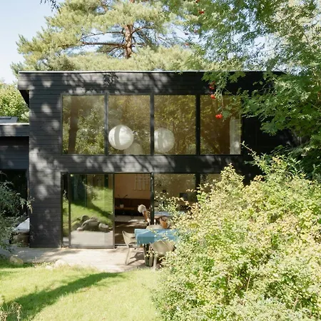 Pearl House With Fairytale Shelter By The Shore Asnaes